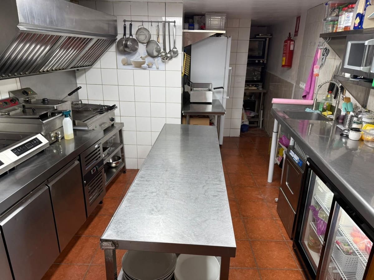 Bar/Restaurante en Estepona en venta - 148.000 € (Ref: 9537035)