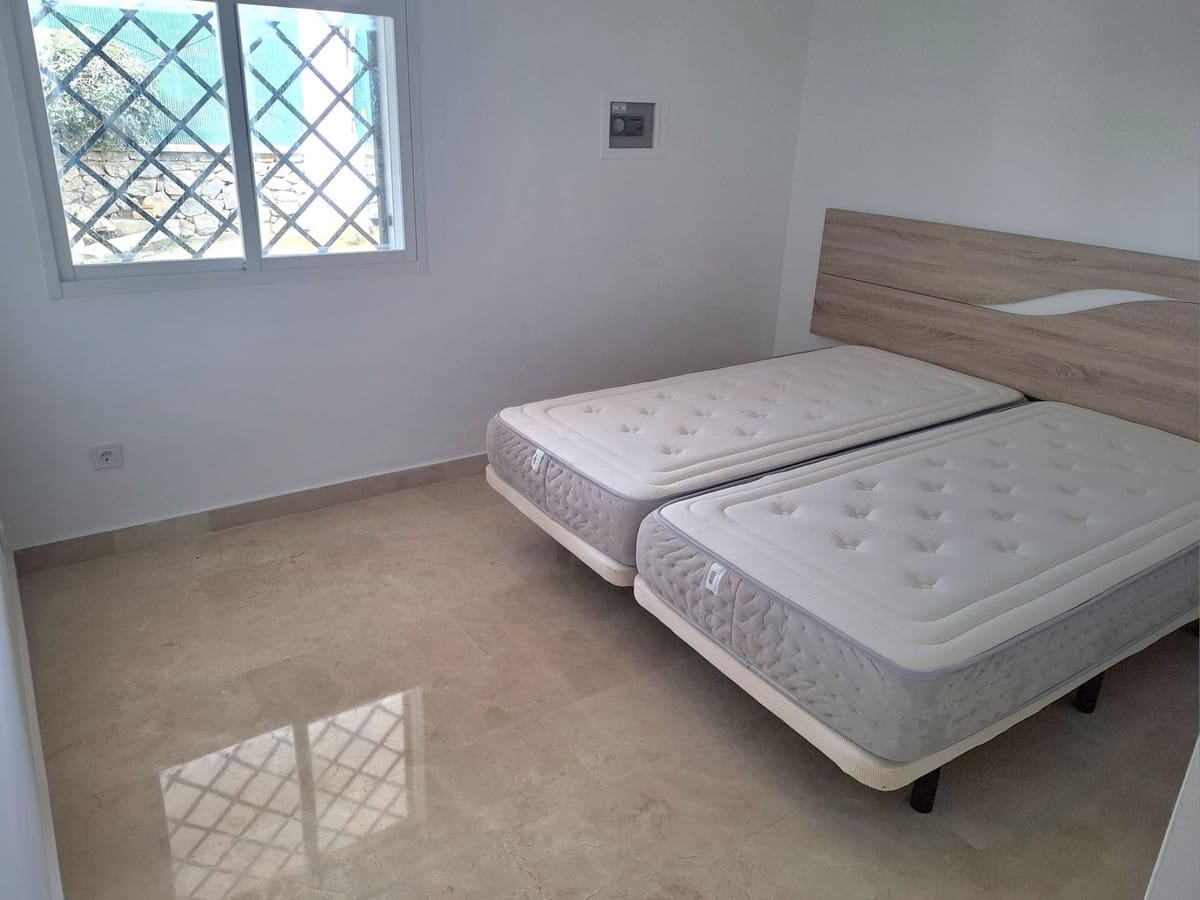 2 soveværelse Lejlighed til salg i Nueva Andalucia med swimmingpool garage - € 465.000 (Ref: 9581620)