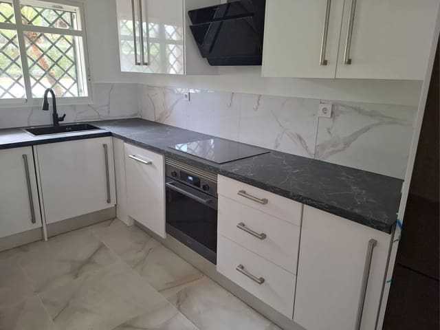 2 soveværelse Lejlighed til salg i Nueva Andalucia, Marbella med swimmingpool garage - € 465.000 (Ref: 9581620)