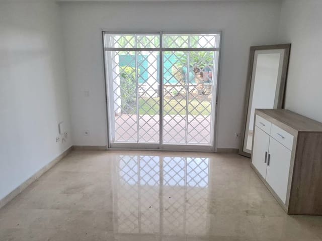 2 soveværelse Lejlighed til salg i Nueva Andalucia, Marbella med swimmingpool garage - € 465.000 (Ref: 9581620)