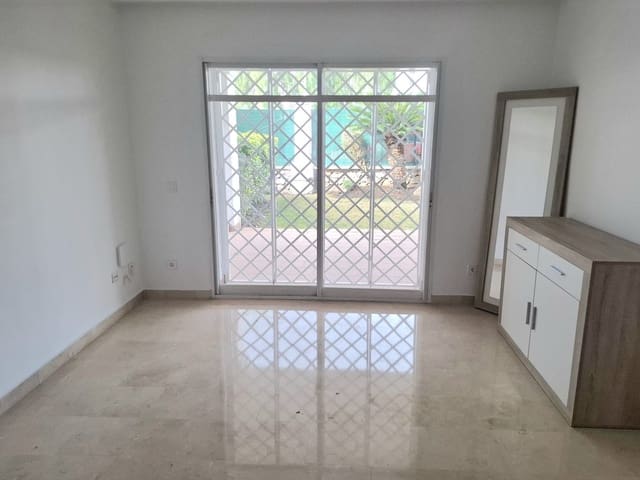 2 sypialnia Apartament na sprzedaż w Nueva Andalucia, Marbella z basenem garażem - 465 000 € (Ref: 9581620)