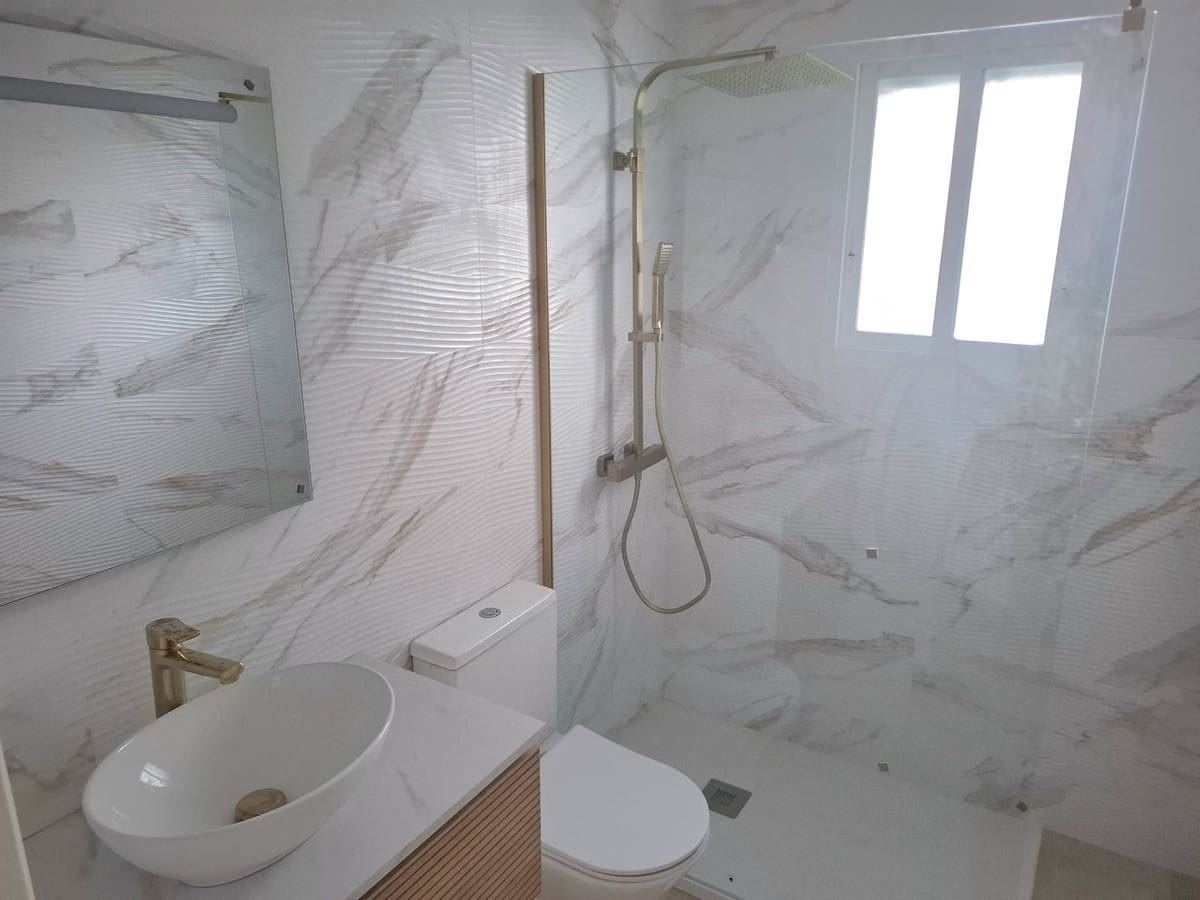 Apartamento de 2 habitaciones en Nueva Andalucia en venta con piscina garaje - 465.000 € (Ref: 9581620)