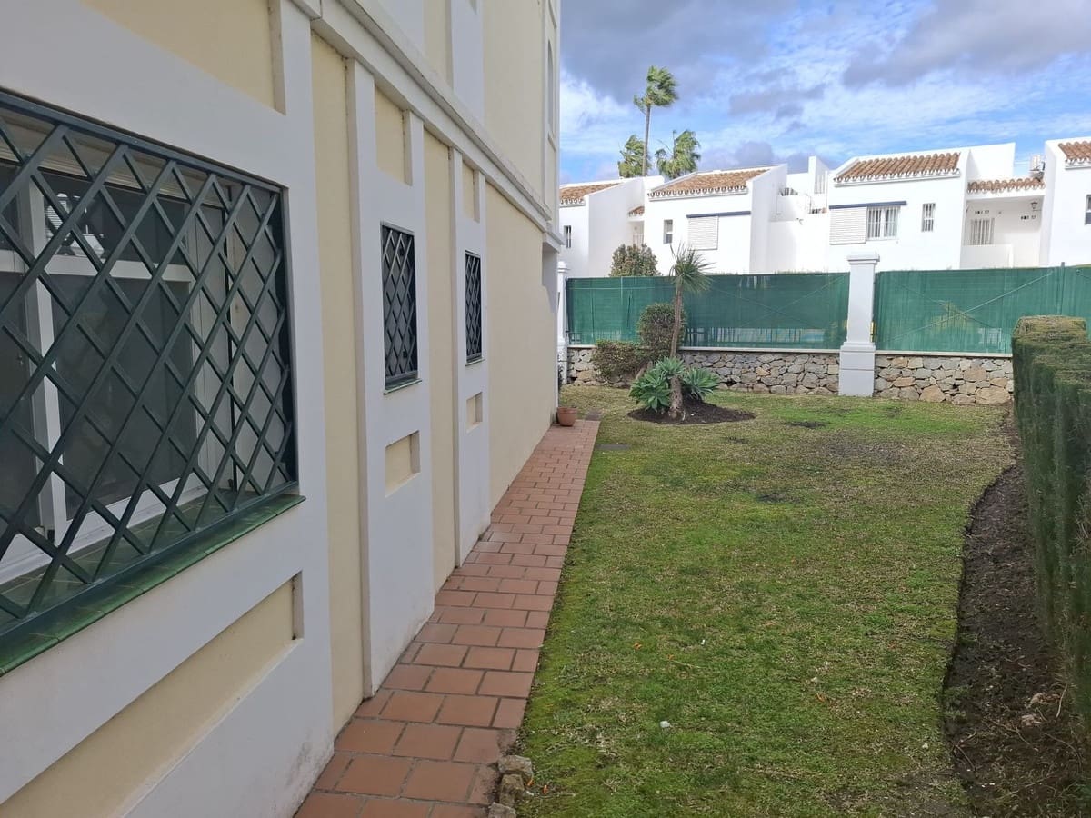 Apartamento de 2 habitaciones en Nueva Andalucia en venta con piscina garaje - 465.000 € (Ref: 9581620)