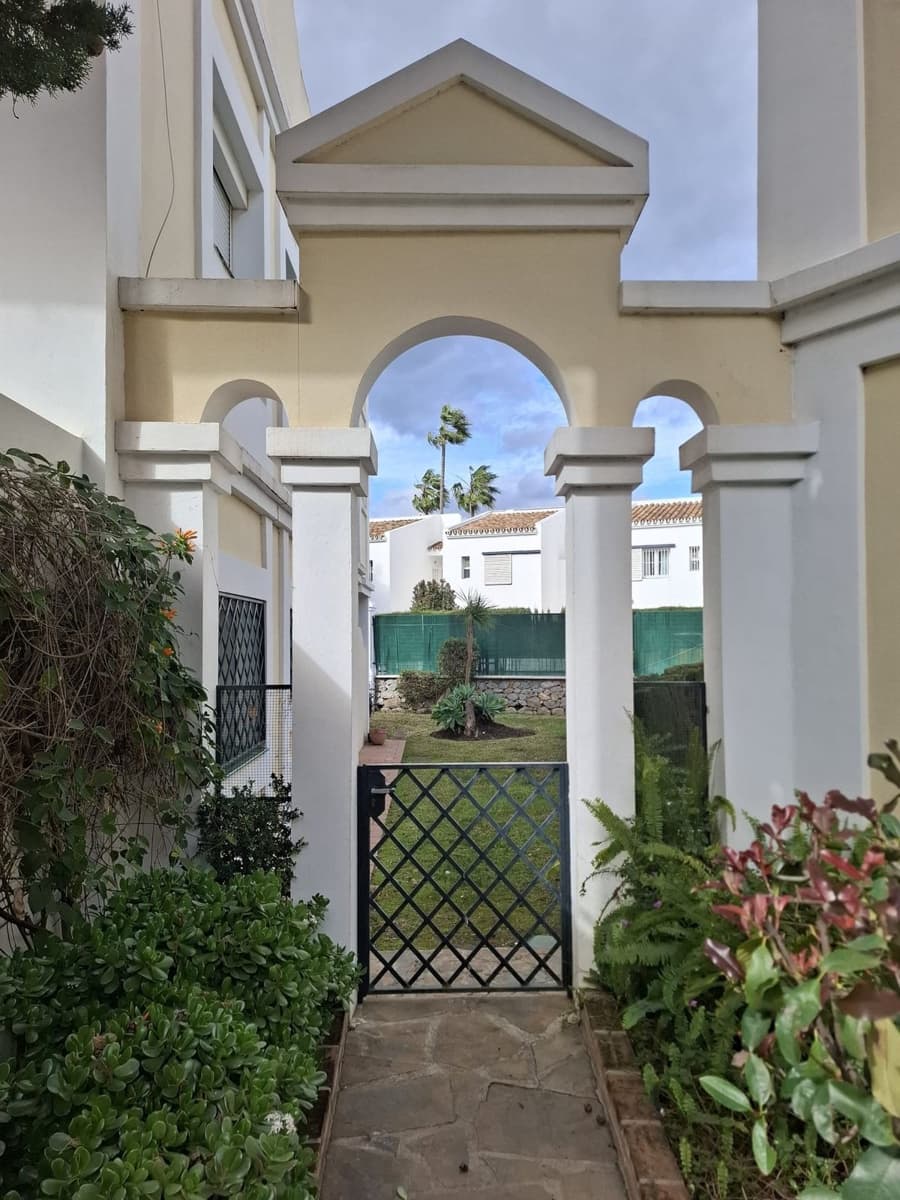 Apartamento de 2 habitaciones en Nueva Andalucia en venta con piscina garaje - 465.000 € (Ref: 9581620)