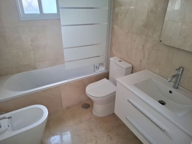 2 soverom Leilighet til salgs i Nueva Andalucia, Marbella med svømmebasseng garasje - € 465 000 (Ref: 9581620)