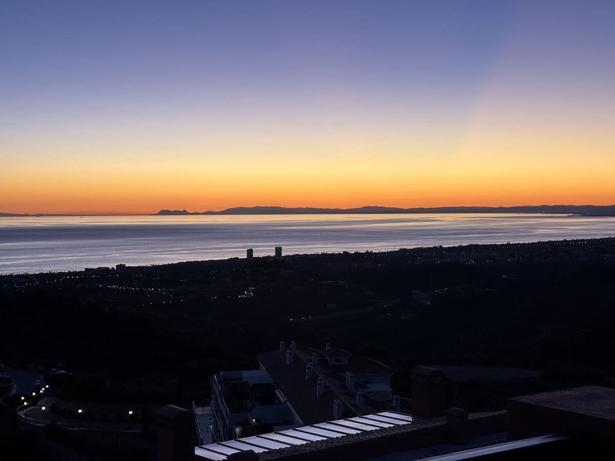 3 bedroom Penthouse for sale in Calahonda with pool garage - € 895,000 (Ref: 9905288)