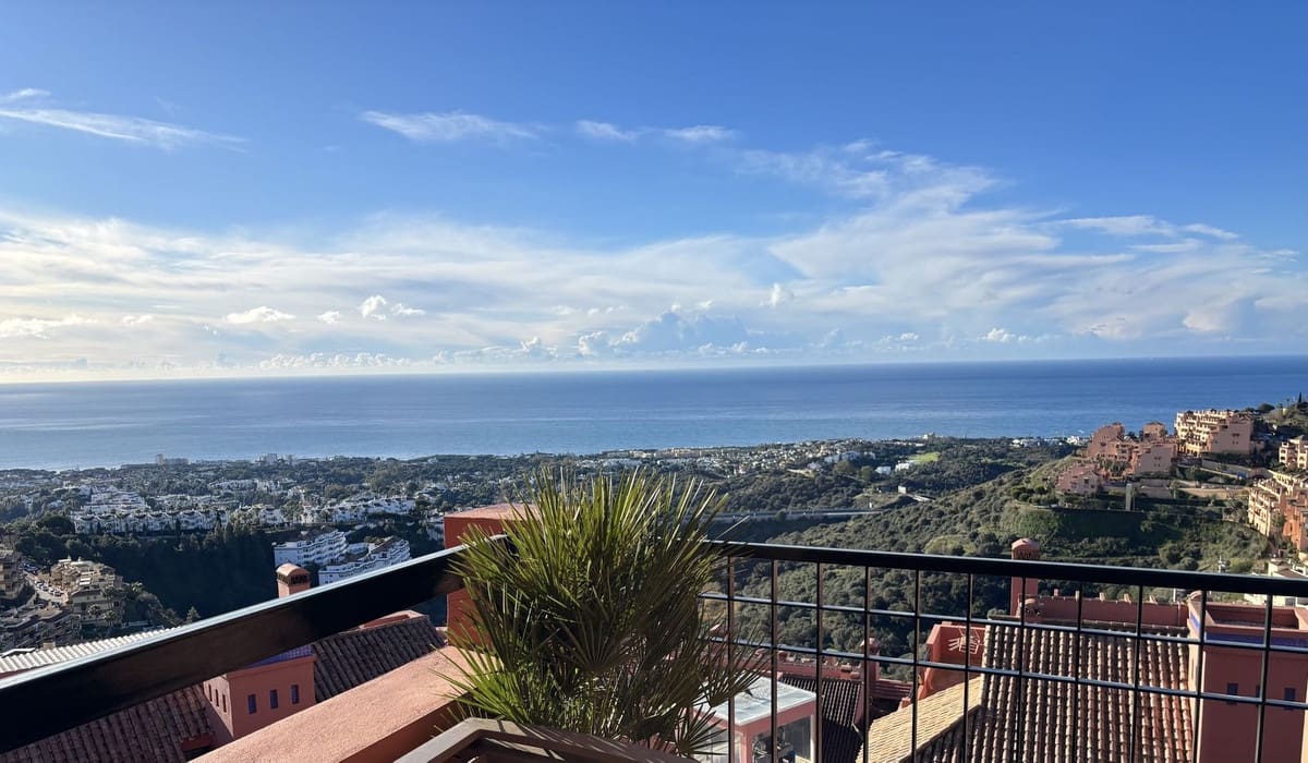 3 bedroom Penthouse for sale in Calahonda with pool garage - € 895,000 (Ref: 9905288)