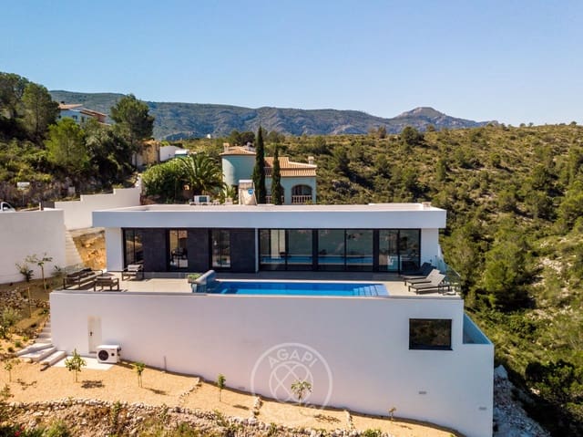 3 slaapkamer Villa te koop in Pedreguer met zwembad garage - € 745.000 (Ref: 10132950)