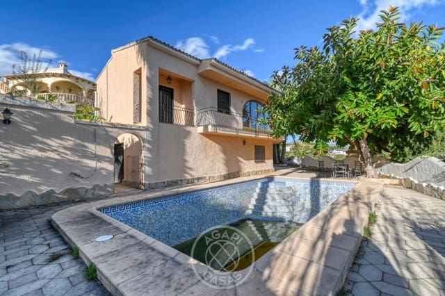 3 makuuhuone Huvila myytävänä paikassa Teulada Pueblo, Teulada-Moraira mukana uima-altaan 
autotalli - 795 000 € (Ref: 9628400)