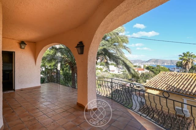 3 makuuhuone Huvila myytävänä paikassa Teulada Pueblo, Teulada-Moraira mukana uima-altaan 
autotalli - 795 000 € (Ref: 9628400)