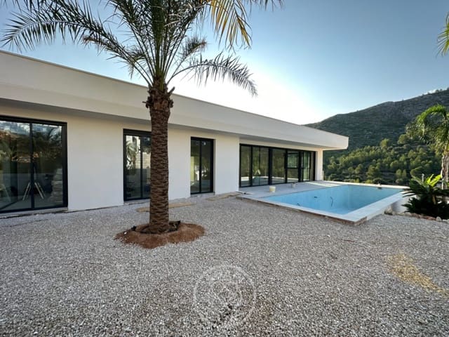 3 slaapkamer Villa te koop in Pedreguer met garage - € 728.000 (Ref: 9888244)