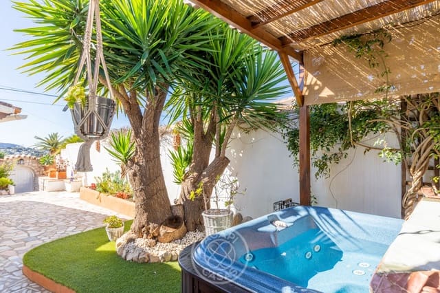 3 slaapkamer Villa te koop in Teulada Pueblo, Teulada-Moraira met garage - € 399.000 (Ref: 9914830)