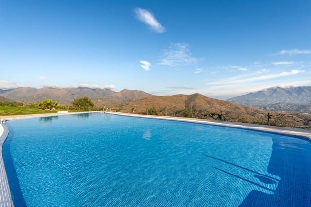 3 sovrum Hus att hyra i Ojen med pool garage - 2 400 € (Ref: 9004572)