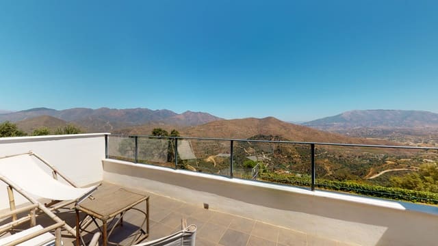 3 sovrum Hus att hyra i Ojen med pool garage - 2 400 € (Ref: 9004572)