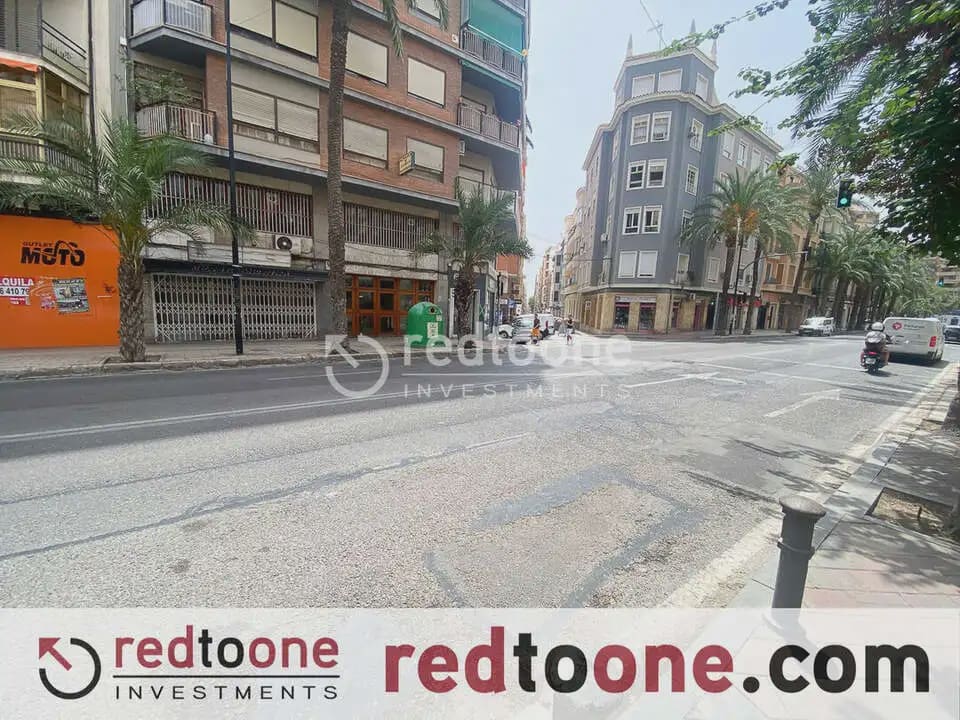 Commercieel te koop in Alicante stad - € 108.000 (Ref: 10144829)