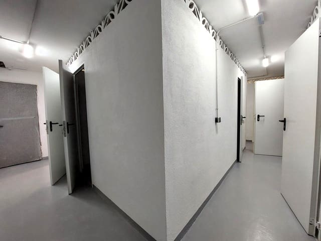 Commercial for sale in Huerta Belón - Calvario, Marbella - € 235,000 (Ref: 10010159)
