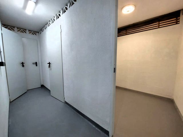 Commercial for sale in Huerta Belón - Calvario, Marbella - € 235,000 (Ref: 10010159)