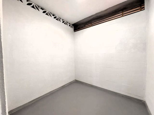 Commercial for sale in Huerta Belón - Calvario, Marbella - € 235,000 (Ref: 10010159)