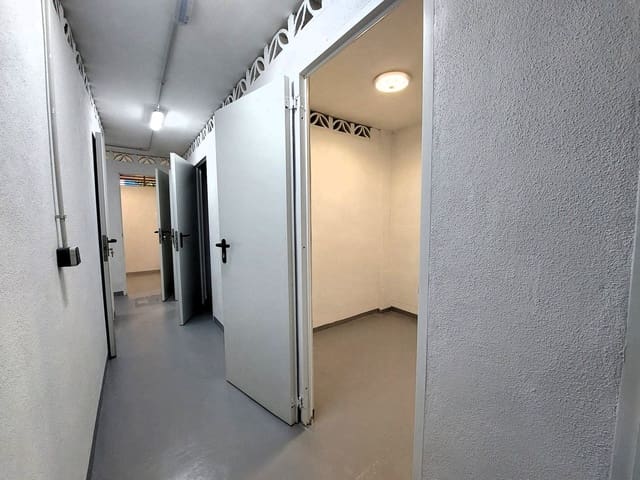 Commercial for sale in Huerta Belón - Calvario, Marbella - € 235,000 (Ref: 10010159)