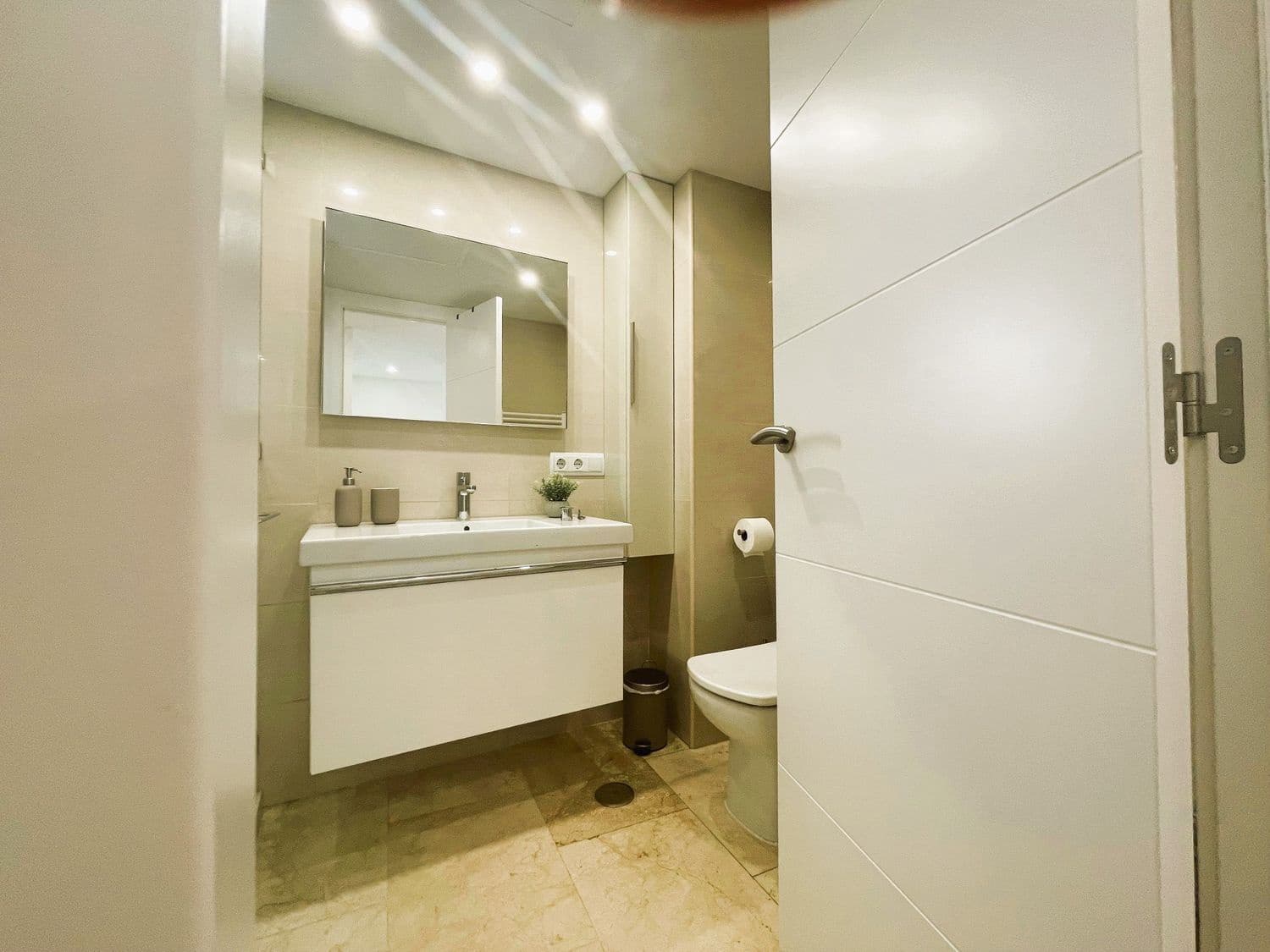 2 bedroom Apartment for sale in Marbella with pool garage - € 635,000 (Ref: 9838344)