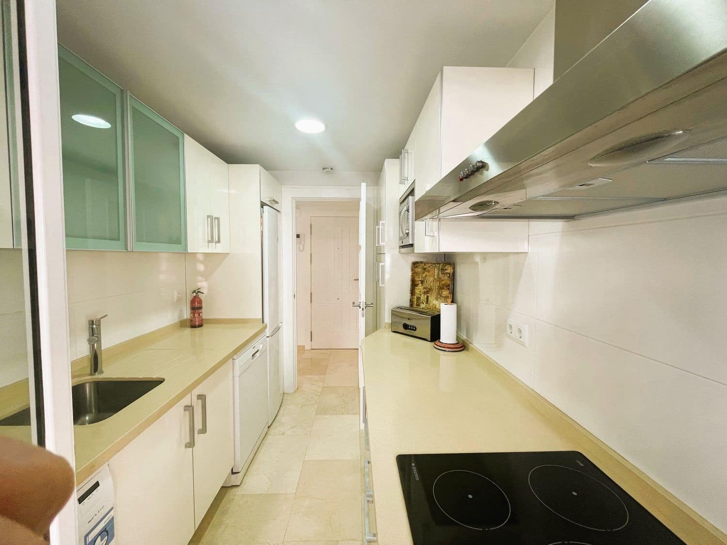 2 bedroom Apartment for sale in Marbella with pool garage - € 635,000 (Ref: 9838344)