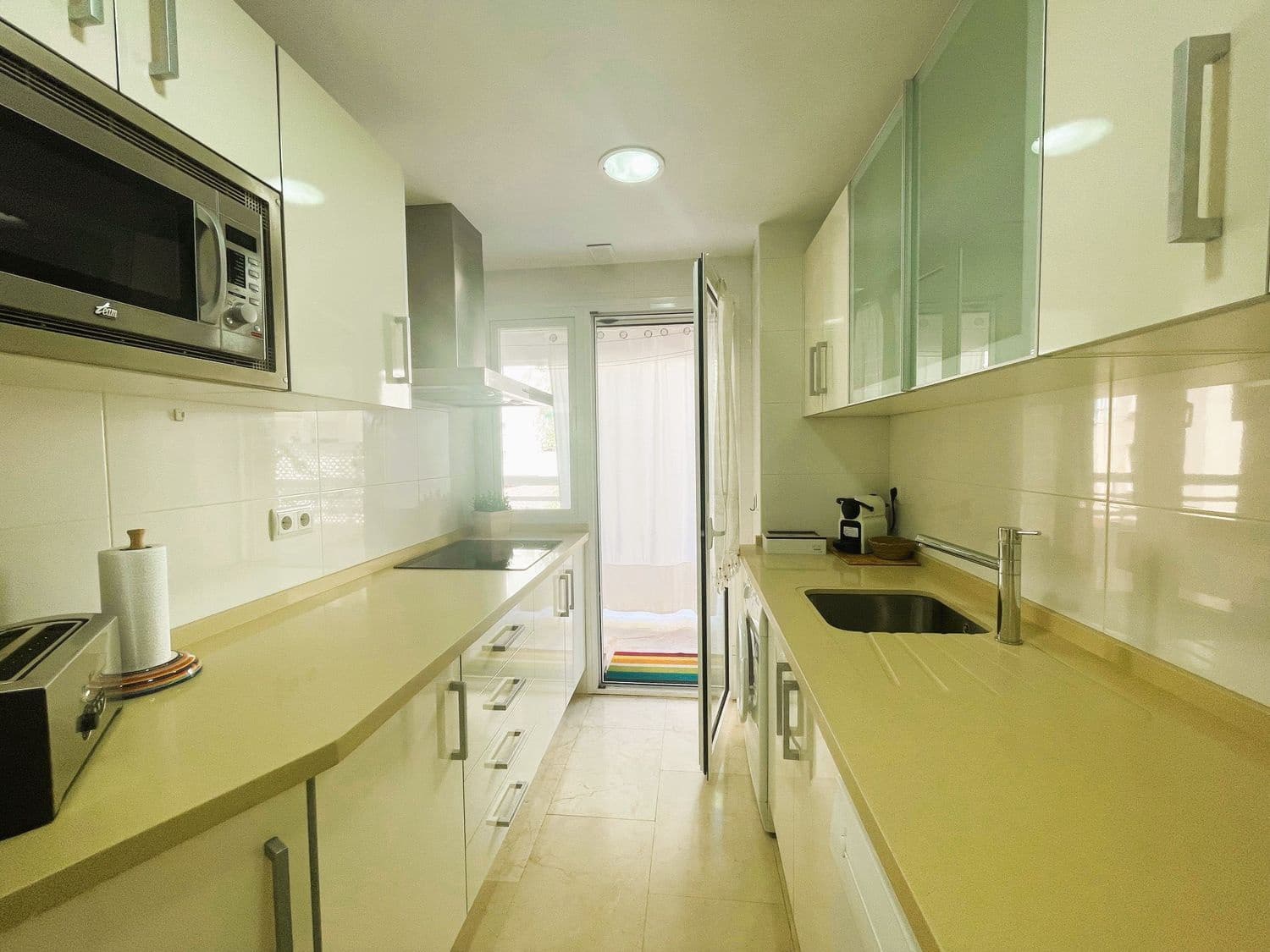 2 bedroom Apartment for sale in Marbella with pool garage - € 635,000 (Ref: 9838344)