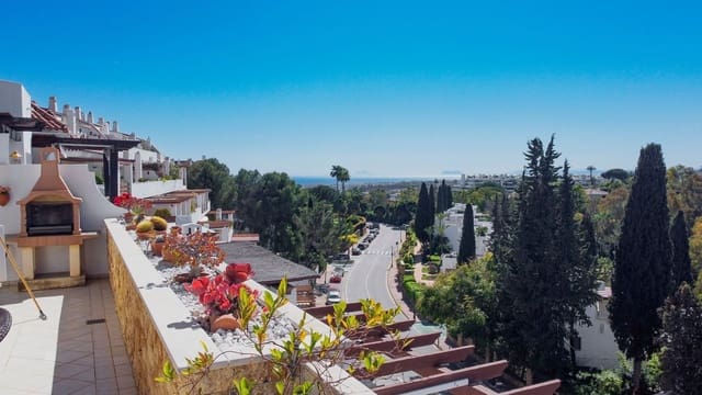 3 bedroom Apartment for sale in Lomas De Marbella, Marbella with pool garage - € 834,000 (Ref: 9838346)