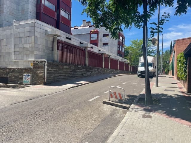 Garasje til leie i San Juan Bautista, Madrid by - € 120 (Ref: 9838347)