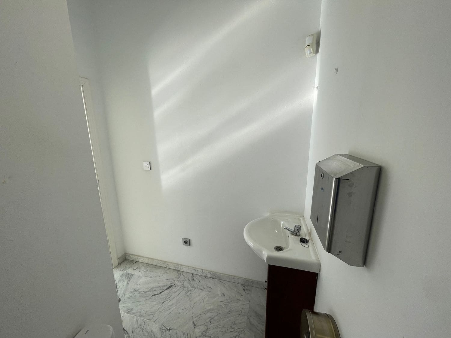 Kontor til leie i Marbella - € 2 000 (Ref: 9838349)