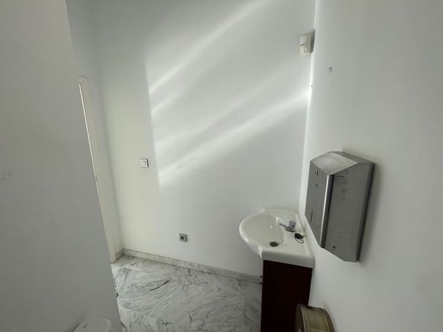 Kontor til leie i Ricardo Soriano, Marbella - € 2 000 (Ref: 9838349)