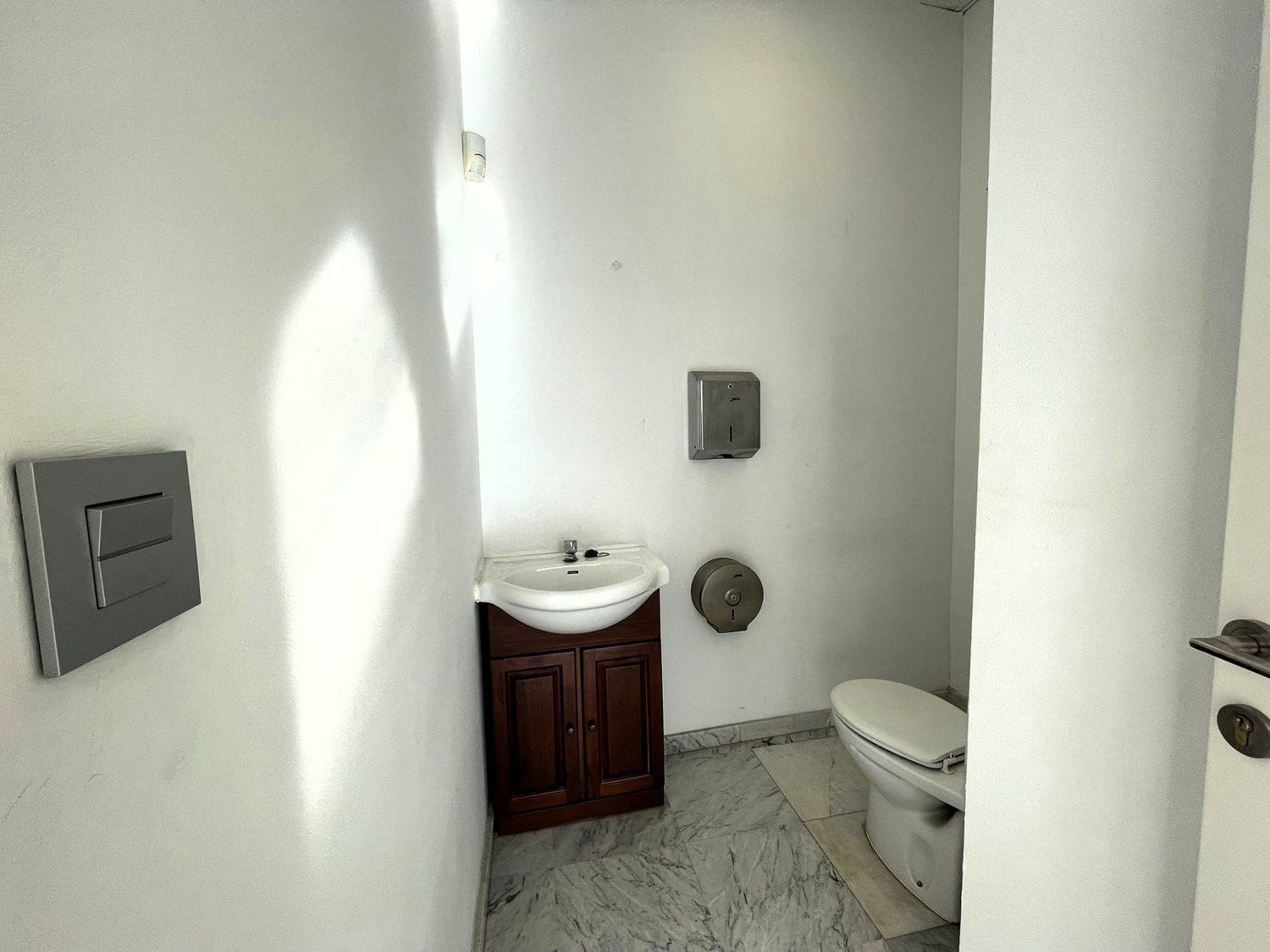 Kontor til leie i Marbella - € 2 000 (Ref: 9838349)