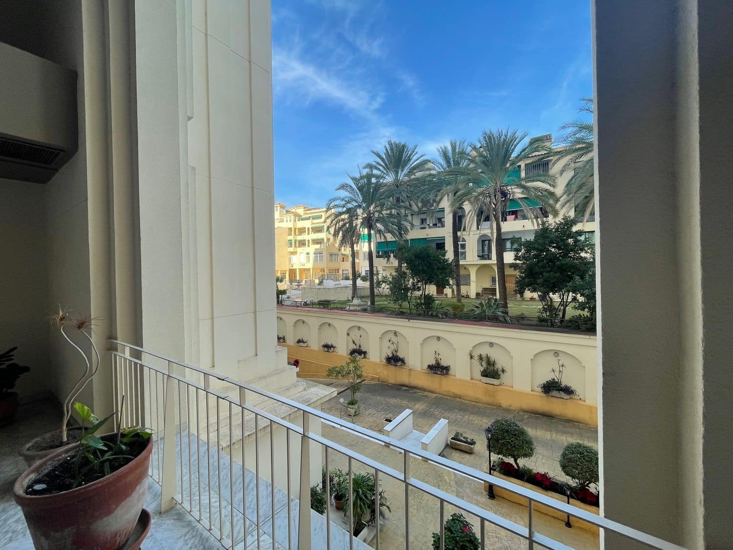 Kontor til leie i Marbella - € 2 000 (Ref: 9838349)
