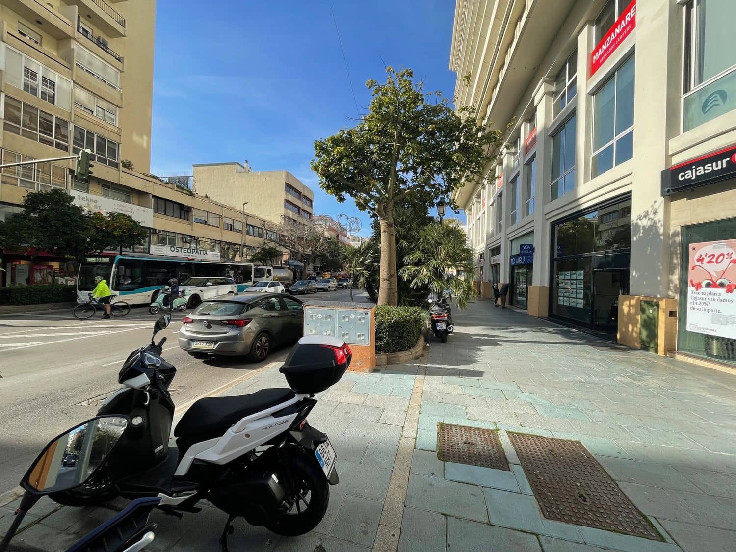 Kontor til leie i Marbella - € 2 000 (Ref: 9838349)