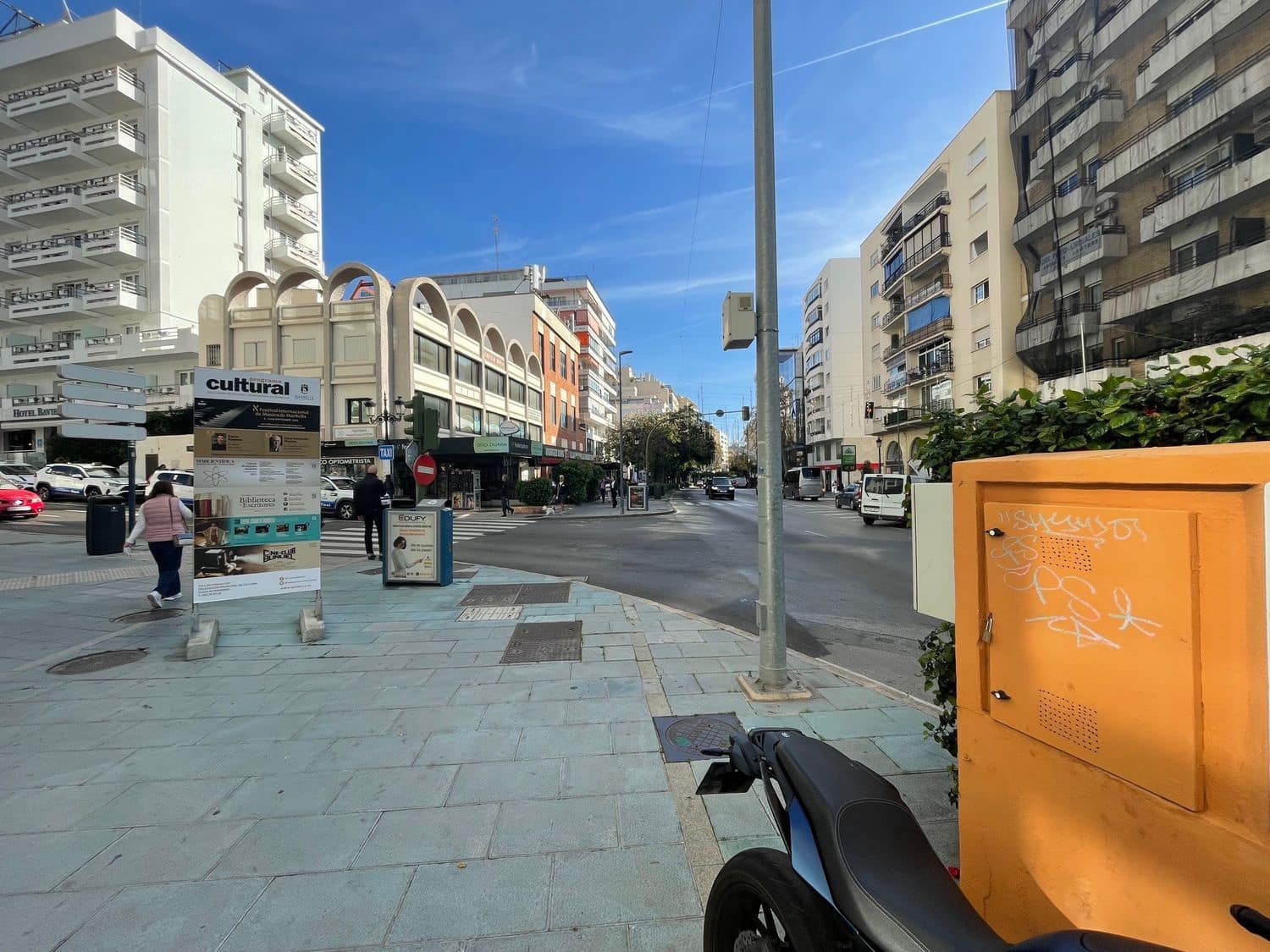 Kontor til leie i Marbella - € 2 000 (Ref: 9838349)