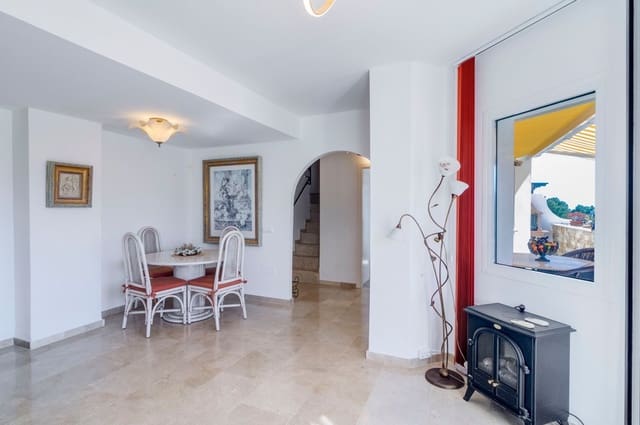3 bedroom Apartment for sale in Lomas De Marbella, Marbella with pool garage - € 845,000 (Ref: 9838775)