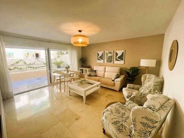 2 makuuhuone Huoneisto myytävänä paikassa Playa de Fontanilla, Marbella mukana uima-altaan 
autotalli - 635 000 € (Ref: 9859102)