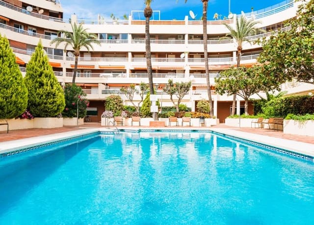 2 makuuhuone Huoneisto myytävänä paikassa Playa de Fontanilla, Marbella mukana uima-altaan 
autotalli - 635 000 € (Ref: 9859102)