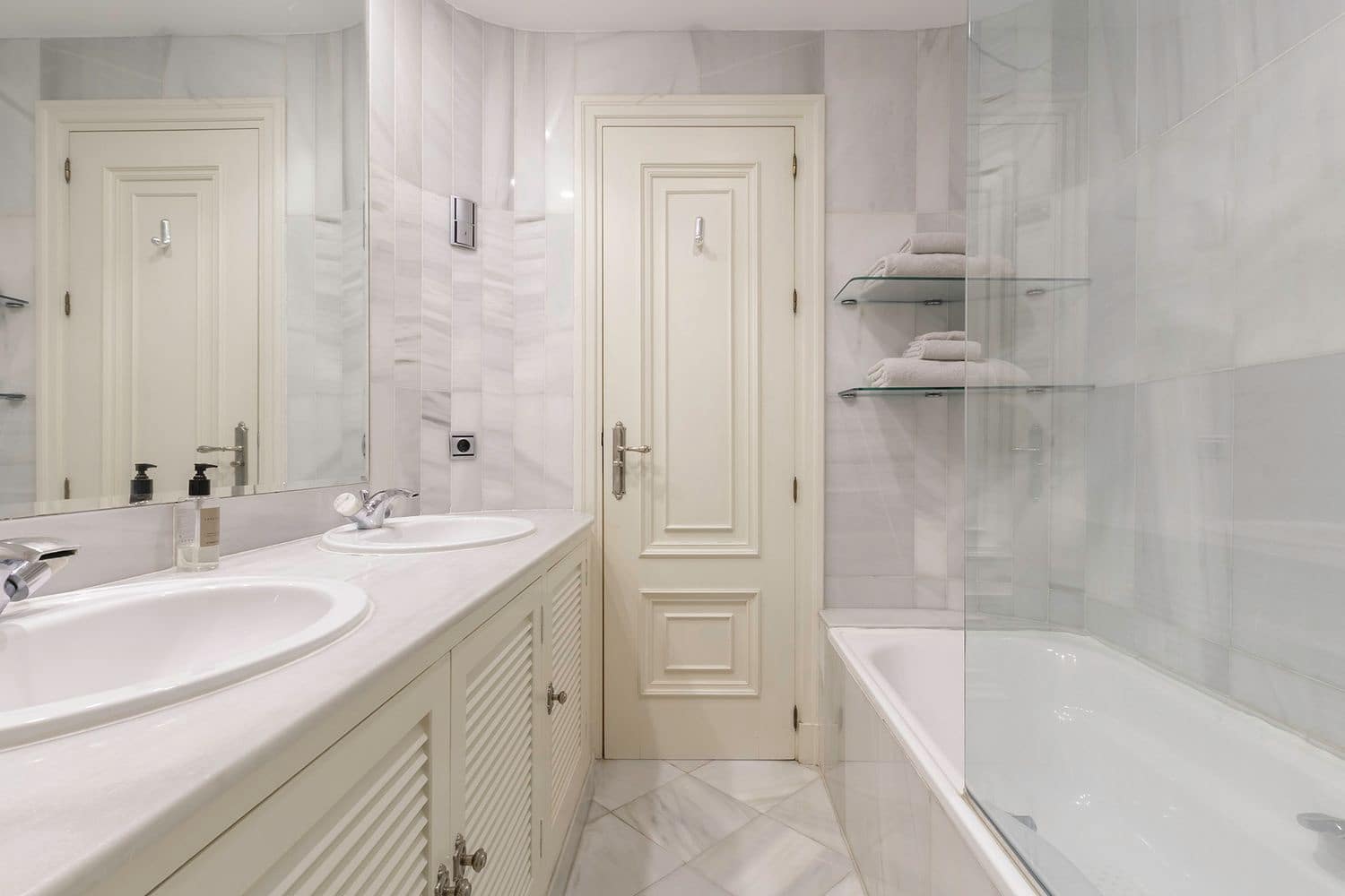 3 bedroom Apartment for sale in Puerto Banus with pool garage - € 5,100,000 (Ref: 9864074)