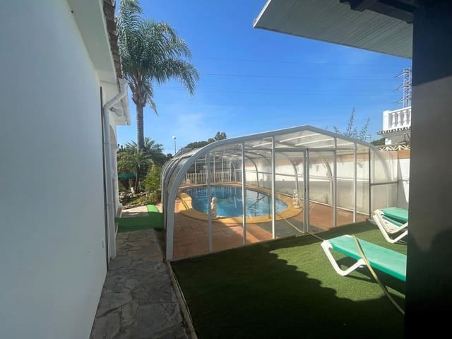 4 quarto Moradia para venda em El Rosario, Marbella com piscina garagem - 1 190 000 € (Ref: 9864075)