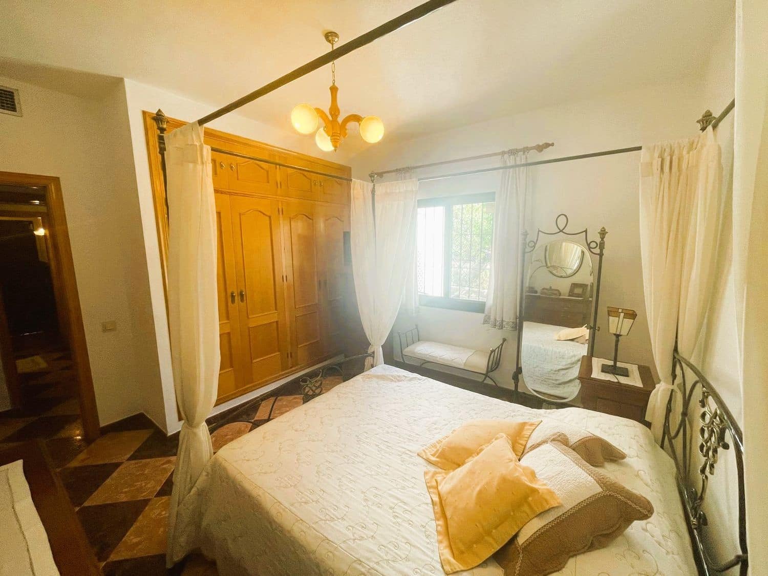 4 quarto Moradia para venda em Marbella com piscina garagem - 1 190 000 € (Ref: 9864075)