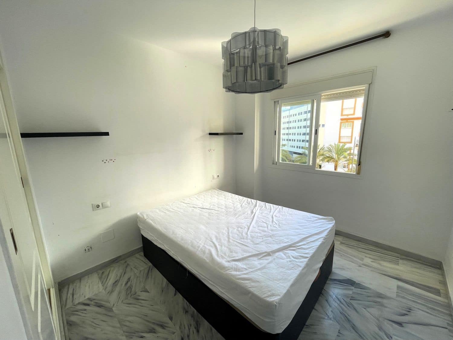 2 soverom Leilighet til salgs i Estepona med svømmebasseng garasje - € 365 000 (Ref: 9885359)