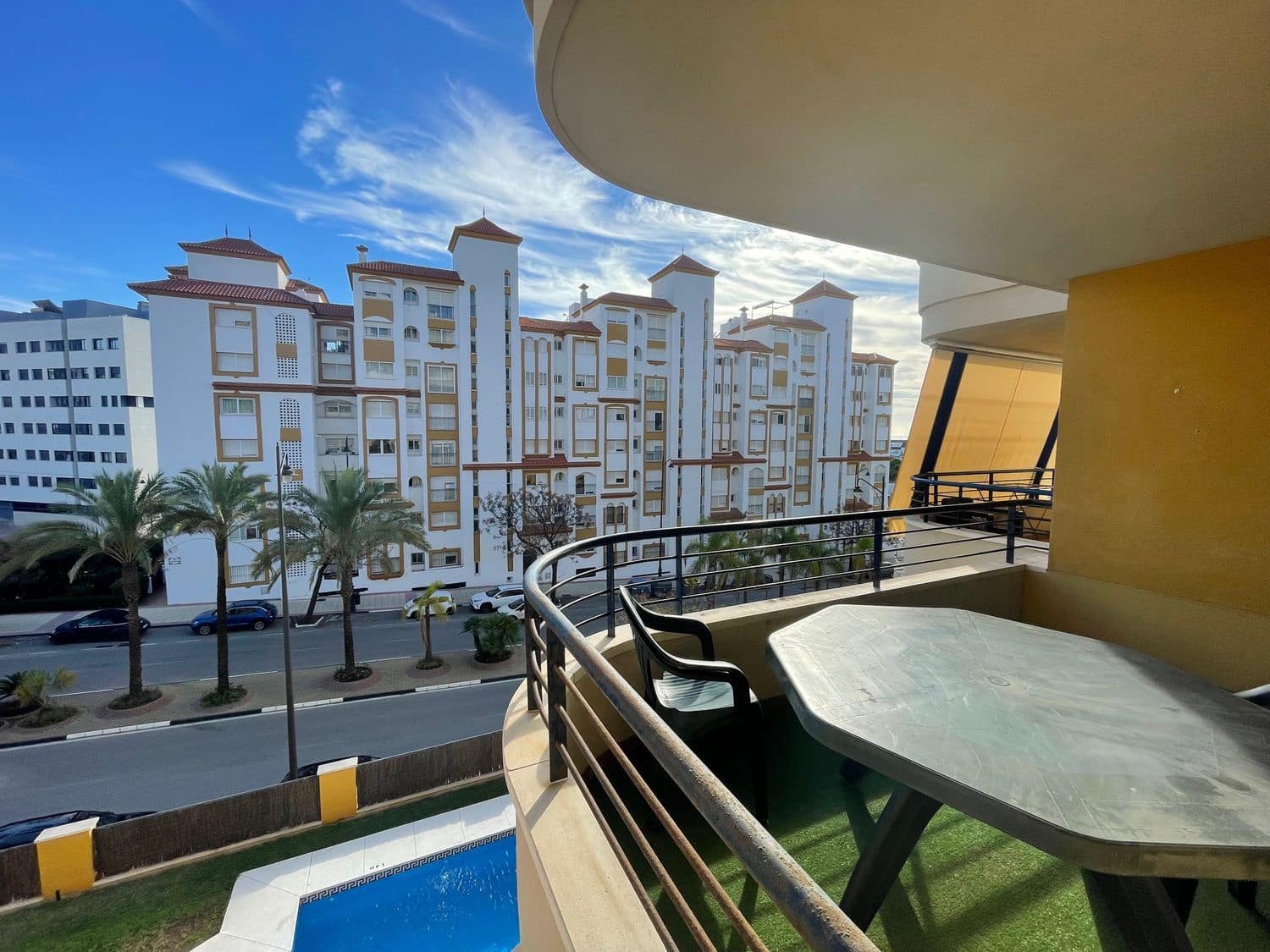 2 soverom Leilighet til salgs i Estepona med svømmebasseng garasje - € 365 000 (Ref: 9885359)