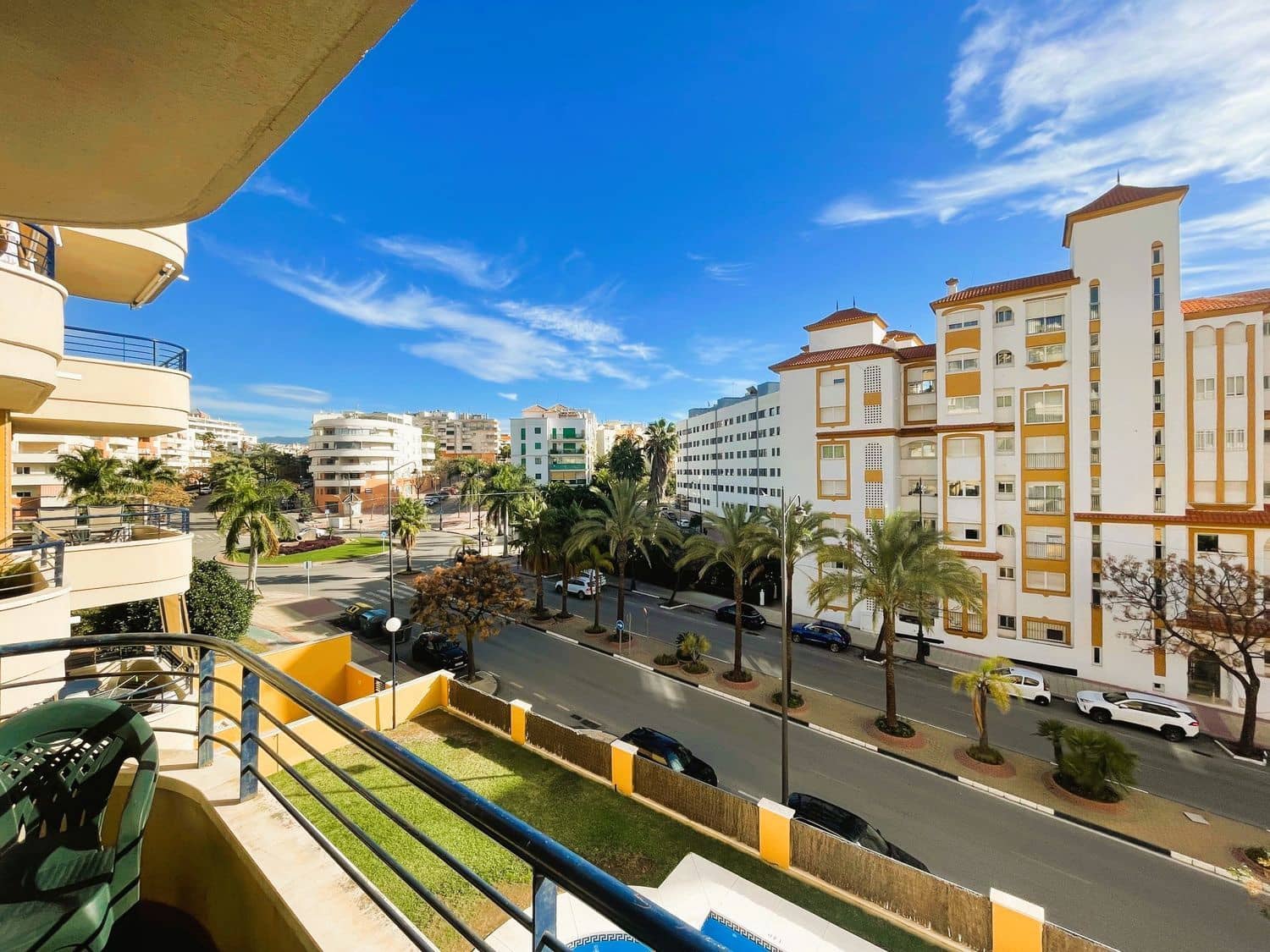 2 soverom Leilighet til salgs i Estepona med svømmebasseng garasje - € 365 000 (Ref: 9885359)