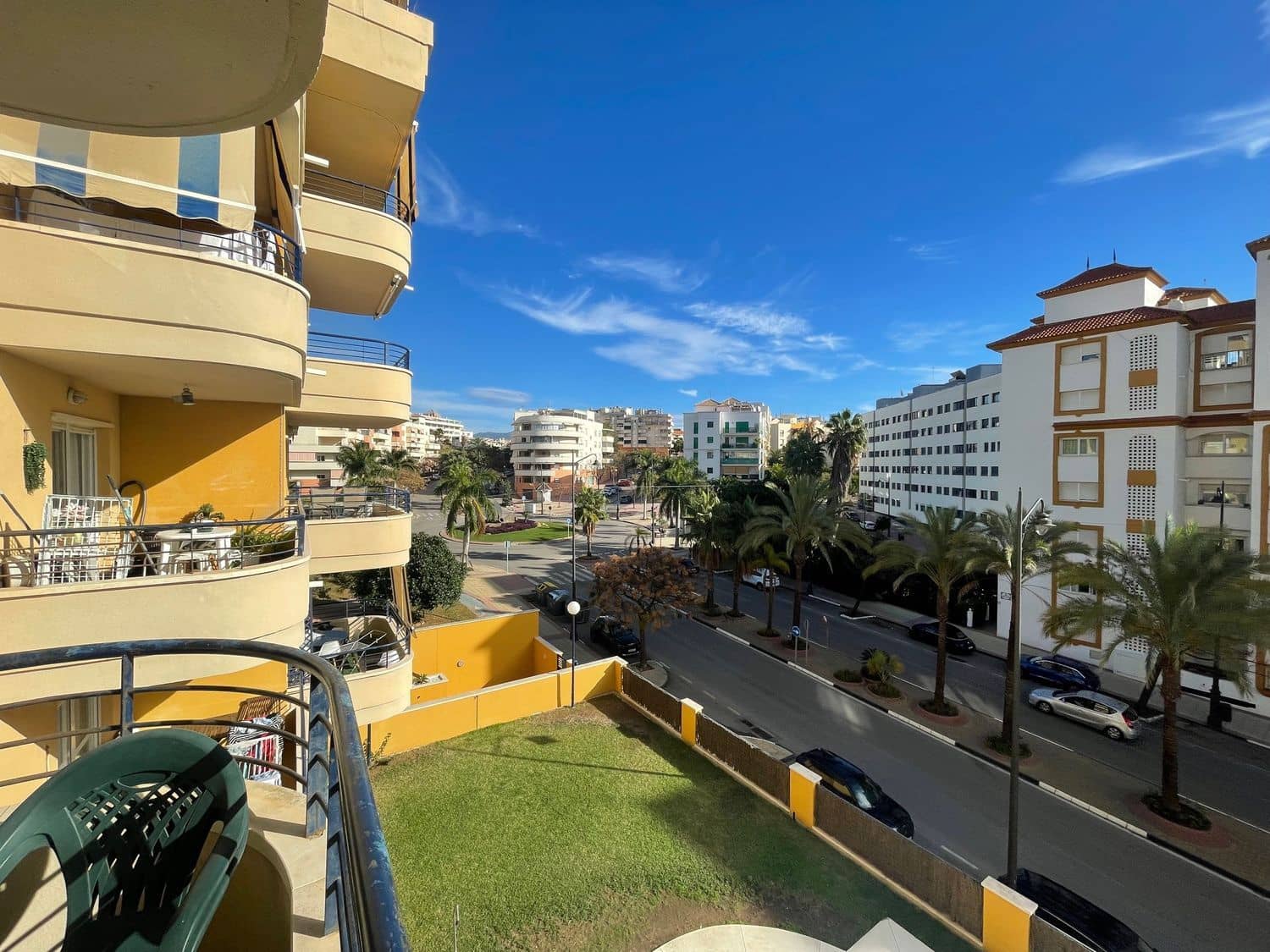 2 soverom Leilighet til salgs i Estepona med svømmebasseng garasje - € 365 000 (Ref: 9885359)