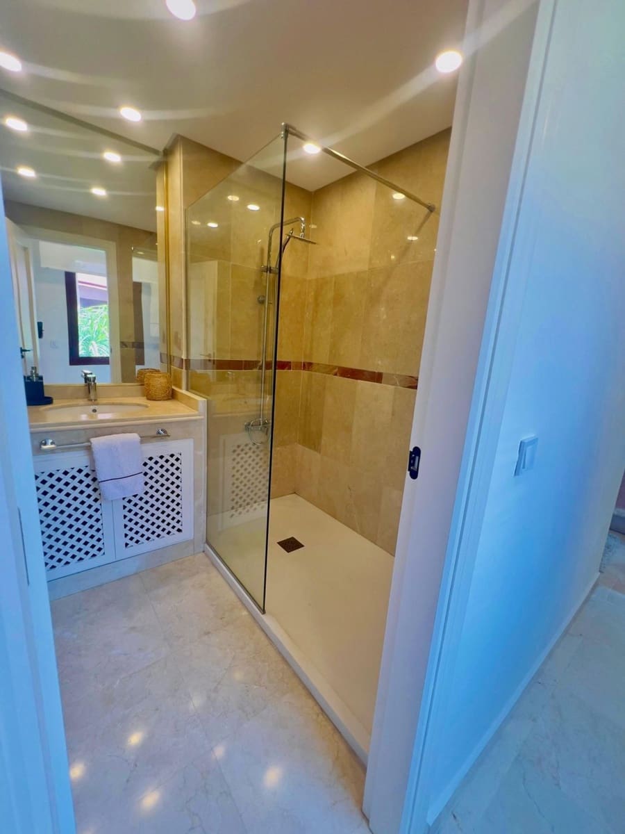 3 soverom Leilighet til leie i Marbella med svømmebasseng garasje - € 11 900 (Ref: 9893723)