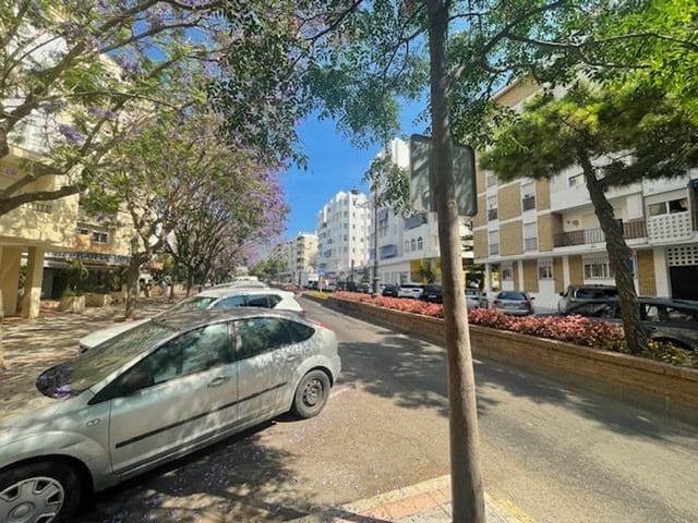 Komercyjne na sprzedaż w Centro, Estepona - 415 000 € (Ref: 9895641)