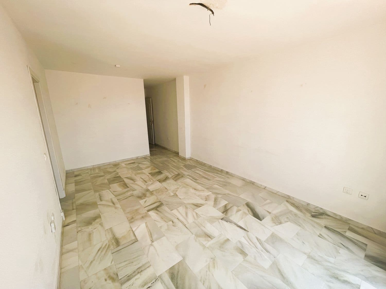 Apartamento de 3 habitaciones en Casares en venta con piscina garaje - 295.000 € (Ref: 9898888)