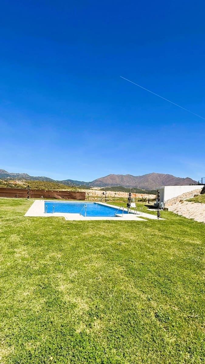 Apartamento de 3 habitaciones en Casares en venta con piscina garaje - 295.000 € (Ref: 9898888)