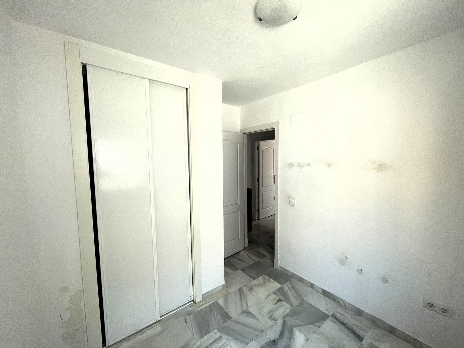 Apartamento de 3 habitaciones en Casares en venta con piscina garaje - 295.000 € (Ref: 9898888)