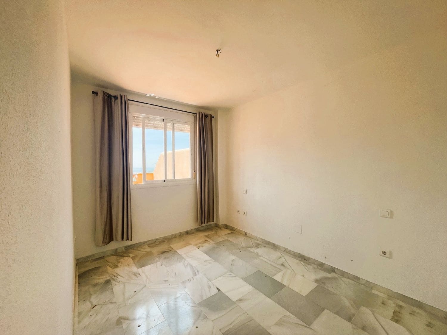 Apartamento de 3 habitaciones en Casares en venta con piscina garaje - 295.000 € (Ref: 9898888)